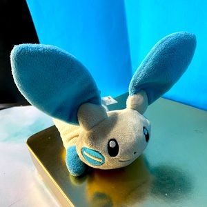 POKÉMON VTG 2004 COLLECTABLE NINTENDO CREATURE MINUN PLUSH BY HASBRO